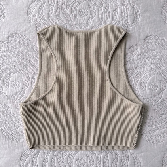 NWT - Aritzia - Wilfred - Sculpt Knit Racer Cropped Tank - Matte Pearl - Picture 6 of 8